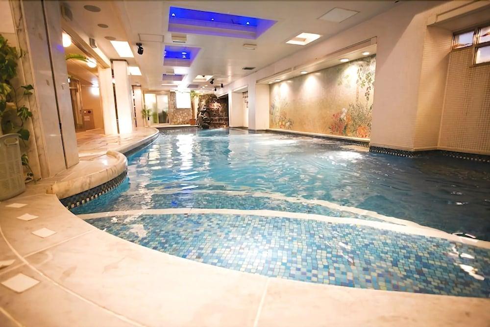 Capsule Inn Osaka - Caters To Men Exterior photo
